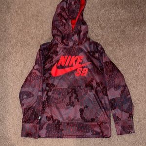Boys Nike pullover in EUC